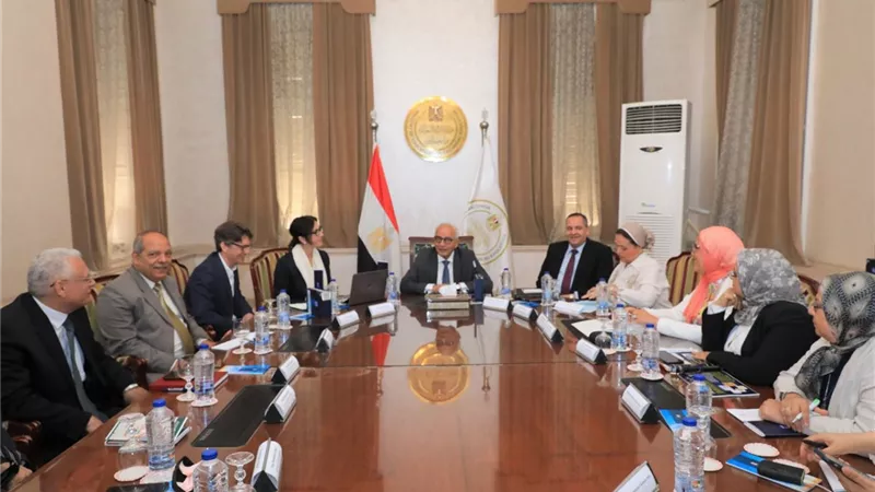 حجازي يبحث مع خبراء إنشاءات إيطاليين ربط المبنى المدرسي بالمجتمع
