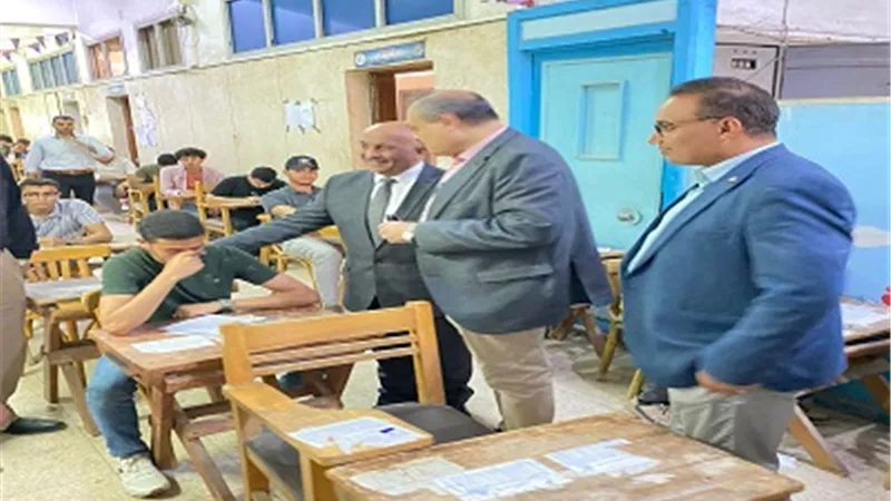 نائب رئيس جامعه الزقازيق يتفقد الامتحانات بكلية الزراعة