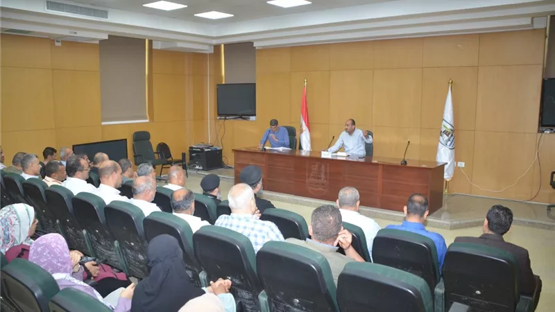 علام يتابع لجنة اشتراطات السلامة بدور وأماكن العبادة ببنى سويف