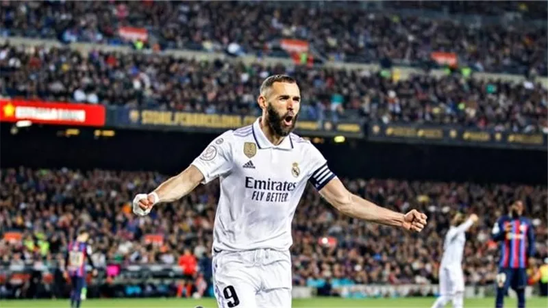 ماذا قدم كريم بنزيما مع ريال مدريد قبل انضمامه للعميد؟