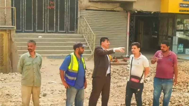 رئيس مركز سمالوط يتفقد أعمال مشروع الصرف الصحي بشارع الصفصافة