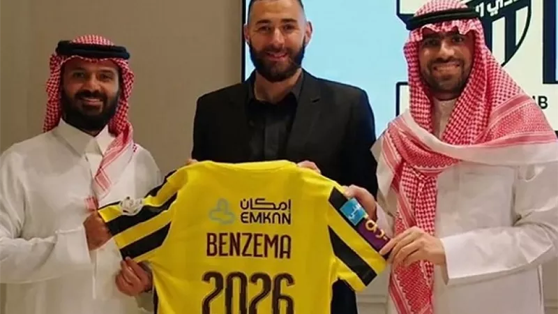 صحيفة سعودية تكشف مفاجأة بشأن راتب بنزيما مع اتحاد جدة