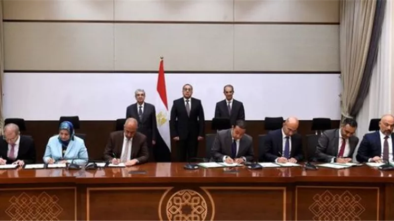 توقيع عقود لتحويل الأماكن التابعة لشركات الاتصالات للعمل بالطاقة