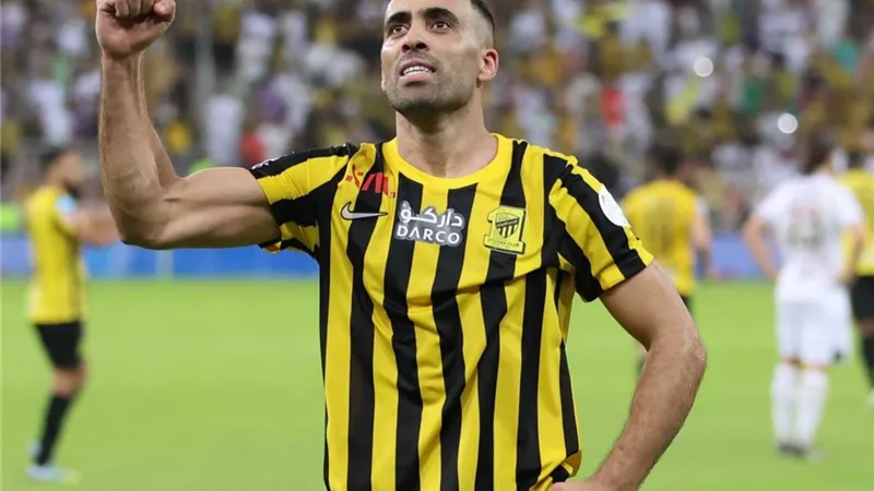 اتحاد جدة يقرر الاستغناء عن حمد الله بعد التعاقد مع بنزيما