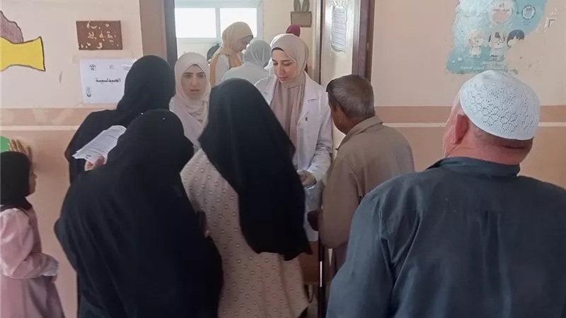 قافلة جامعة القناة تعالج 464 حالة بمدرسة أبو عياد في الإسماعيلية