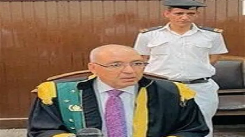 المؤبد لمحصل مياه قتل مواطنا واصاب ابنه شخص وإصابة ابنه