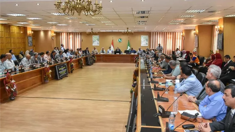 محافظ الشرقية يعقد اجتماعا للاستعداد لامتحانات الثانوية العامة