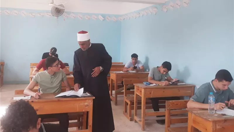 وكيل قطاع المعاهد الأزهرية يتفقد امتحانات الشهادة الثانوية للعلمى