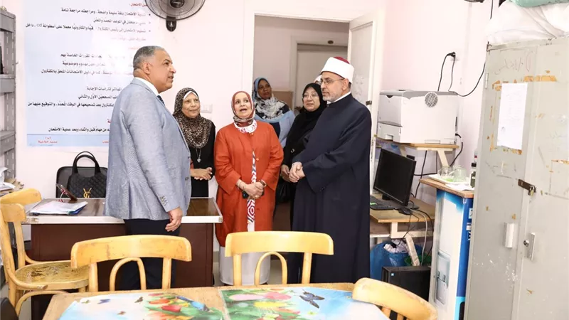 رئيس جامعة الأزهر يتفقد لجان الامتحانات والكنترولات بكلية الدراس