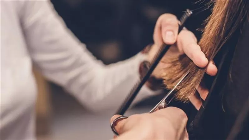 بالفيديو.. هل يجوز حلق المرأة شعرها كاملاً فى الحج ؟