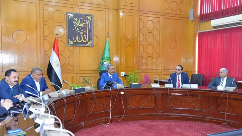 محافظ الإسماعيلية يستقبل لجنة الصناعة بمجلس النواب