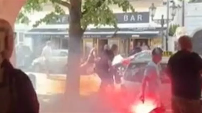 شاهد بالفيديو.. اشتباكات بين جماهير فيورنتينا ووست هام