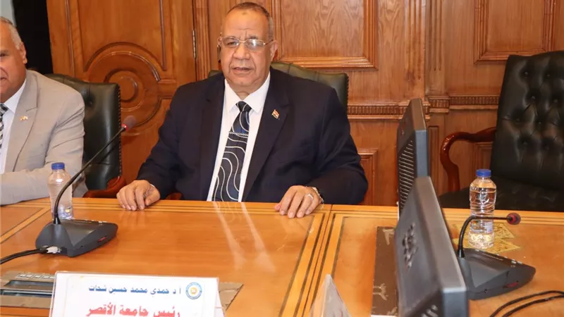 رئيس جامعة الأقصر فى الاجتماع الدورى لمجلس شئون خدمة المجتمع