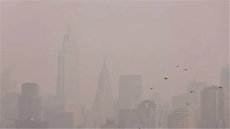 دخان حرائق الغابات في كندا يعطل رحلات نيويورك وفرجينيا