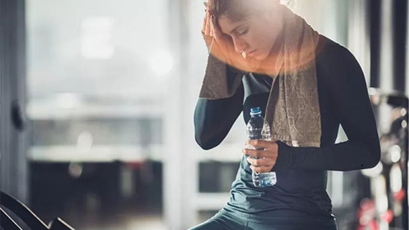 أسباب وطرق الوقاية من صداع الإجهاد بعد التمرين