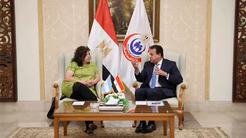 وزير الصحة يلتقي نظيرته الأرجنتينية لبحث سبل التعاون المشترك