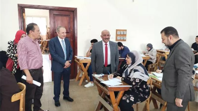 نائب رئيس جامعة الزقازيق يتفقد امتحانات كلية الطب