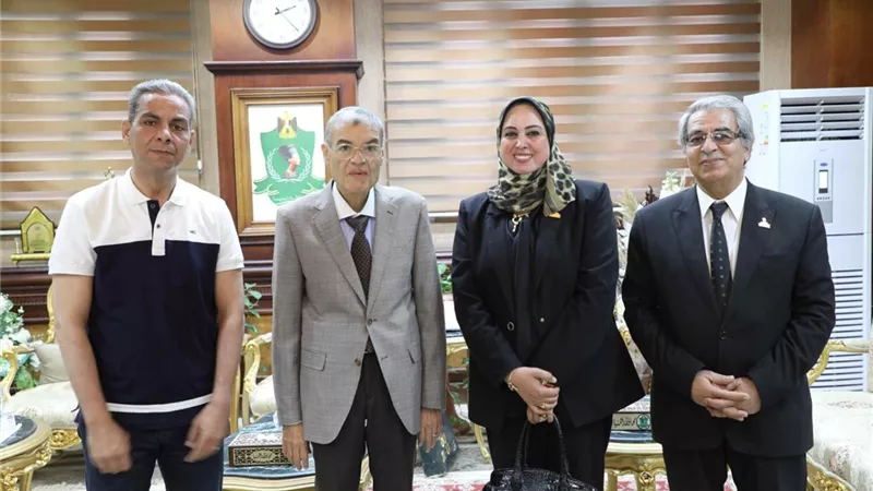 محافظ المنيا يستقبل وفداً من الكنيسة وأعضاء مجلسي النواب والشيوخ