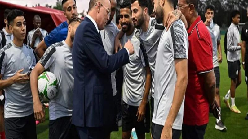 رئيس الاتحادالمغربي والركراكي يدعمان الوداد قبل النهائي مع الأهلي