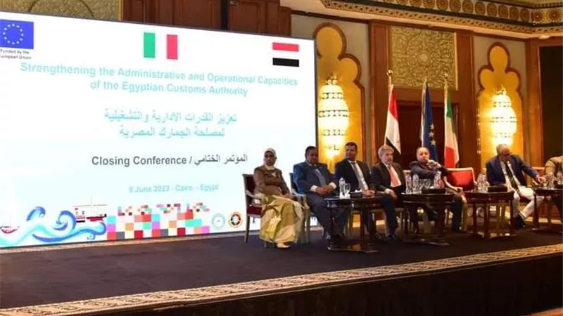 وزير المالية.تيسير الإجراءات وتنمية قدرات مكافحة التهريب.
