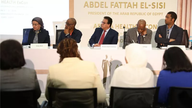 وزير الصحة يستعرض جهود مصر بملف فيروس سي