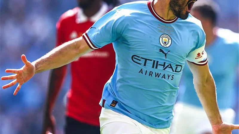 تشافي محاولا اقناع جوندوجان : برشلونة مختلف .. إنه الأكبر