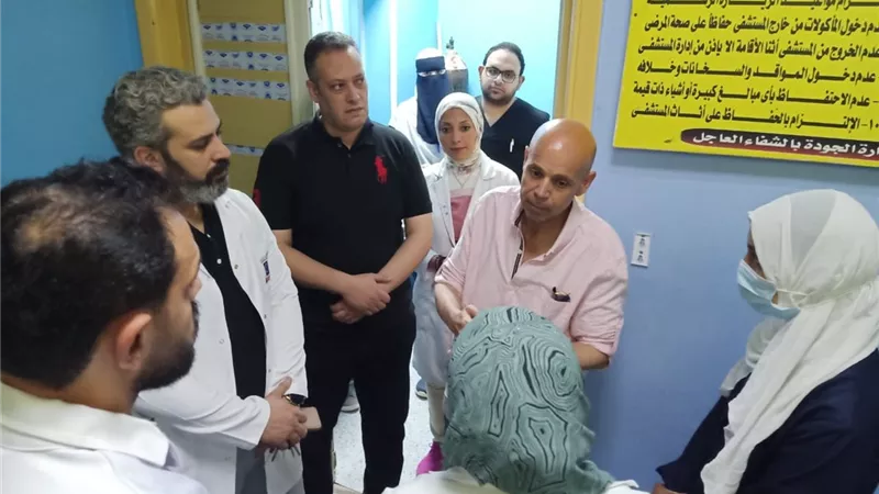 مدير الصحة يتفقد الخدمة بالزقازيق العام ومكتب صحة ثان