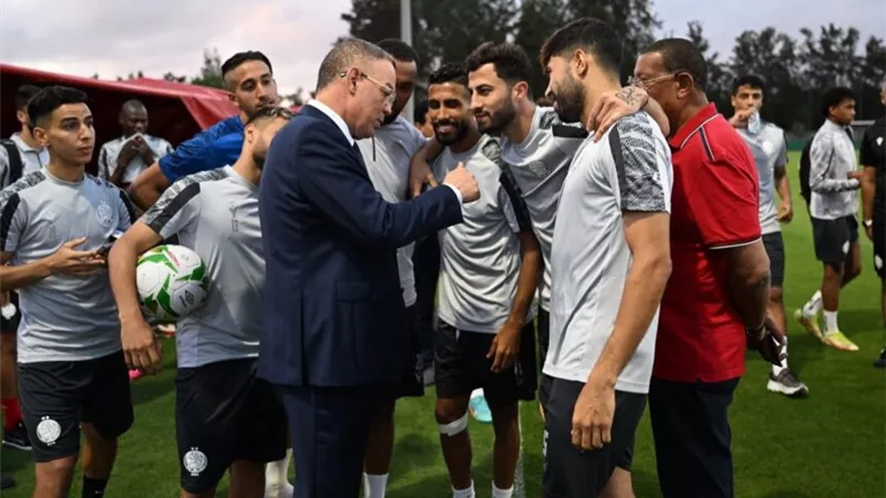 رئيس إتحاد المغرب يتفقد تدريبات الوداد قبل مواجهة الأهلى