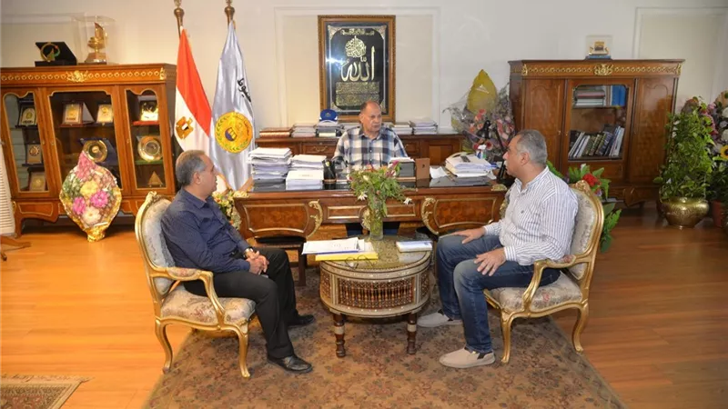 محافظ أسيوط يوجه بتكثيف لجان التفتيش والمتابعة على تراخيص