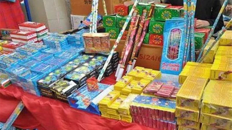 حبس مواطن ضبط بحوزته 2 مليون قطعة ألعاب نارية بحدائق القبة