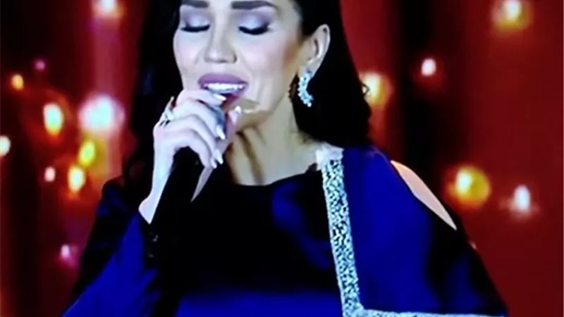 مي فاروق تدخل فى نوبة بكاء بعد غنائها أغنية لوالدها الراحل بجدة