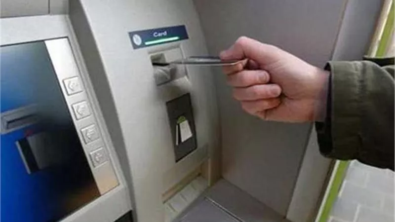 سقوط عصابة نسائية تسرق المترددين على ماكينات الصراف الآلي بالقاهر