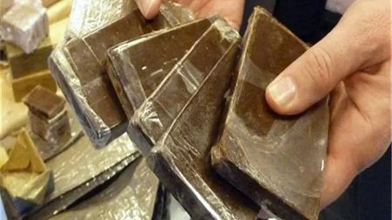 ديلر بدر سقط بـ 24 كيس حشيش