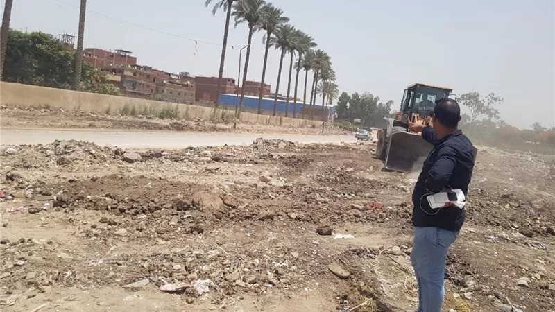 محافظة الجيزة: رفع ١٥٠٠ طن مخلفات التغطية لترعة المنصورية