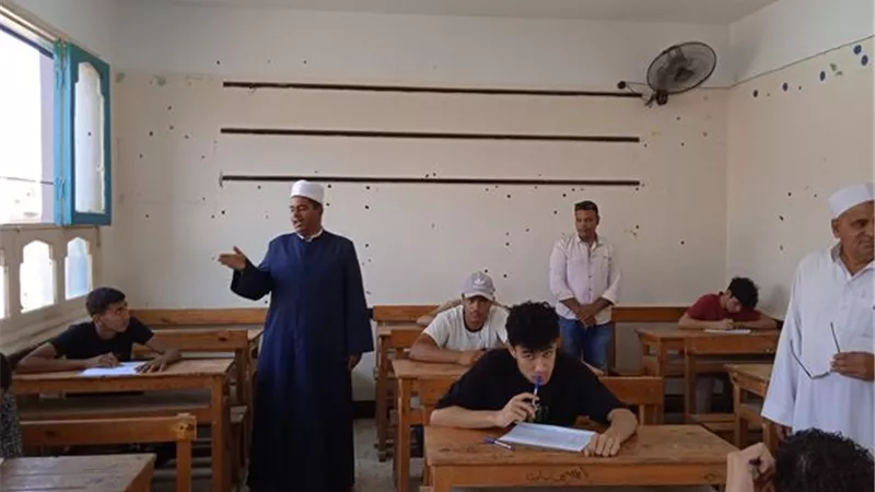 طلاب الثانوية الأزهرية بالإسماعيلية سعداء باللغة الإنجليزية