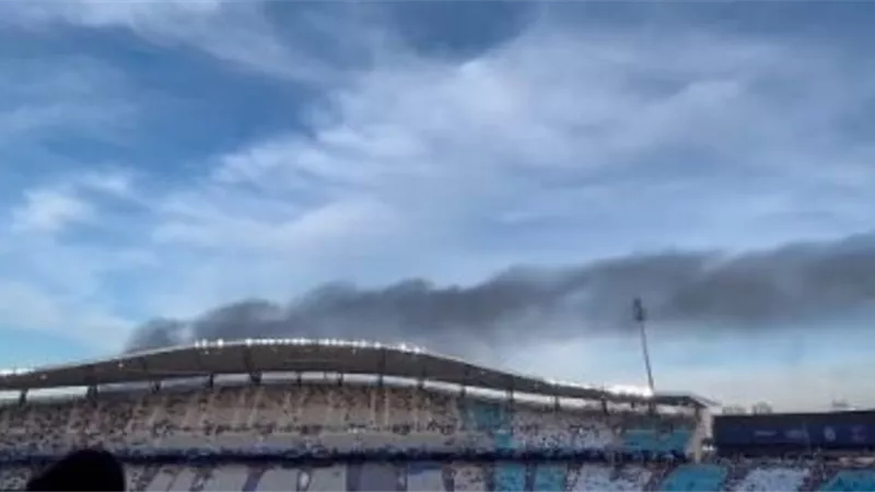 فيديو .. اندلاع حريق بجوار ملعب نهائي دوري أبطال أوروبا