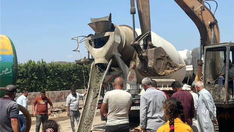 هبوط ارضى بطريق طناح مركز المنصورة بعمق ٥ متر وعرض ٣ متر