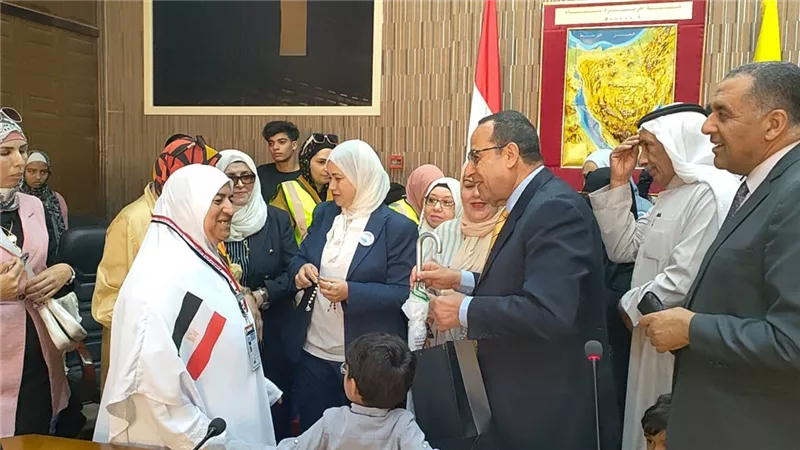 محافظ شمال سيناء يودع حجاج قرعة وزارة الداخلية