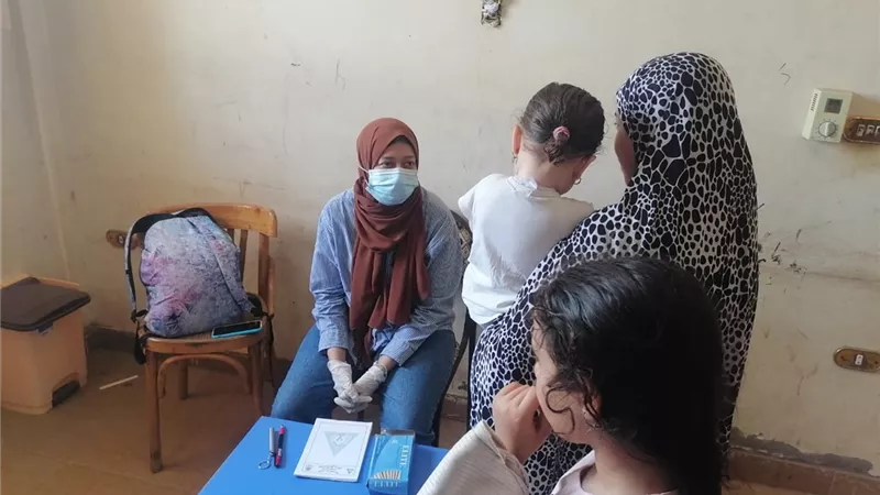 قافلة جامعة الزقازيق تفحص١٢٣٠ حالة من أهالي ميت بشار