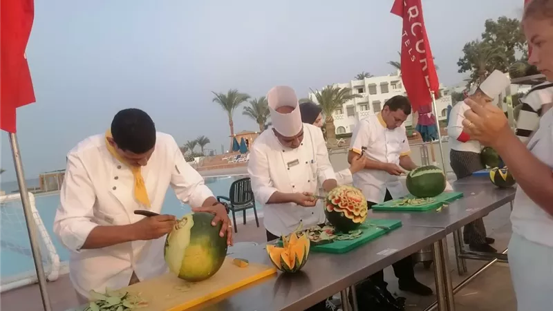 إنطلاق فعاليات مهرجان النحت على البطيخ بالغردقة