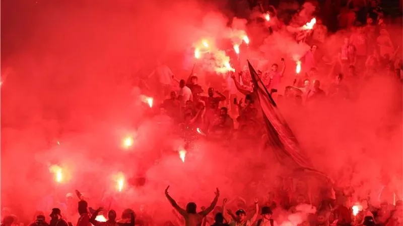 فيديو .. شاهد احتفالات جمهور الأهلي باللقب الـ 11