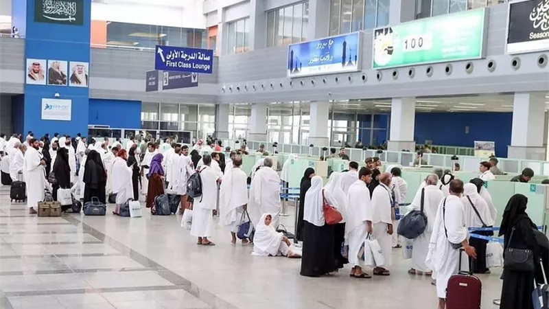 السعودية:جوازات مطار جدةتعمل على مدار الساعة لإنهاءإجراءات الحجاج