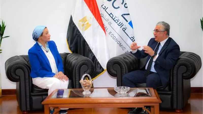 وزيرة البيئة فى جولة تفقدية للمنطقة الإقتصادية لقناة السويس