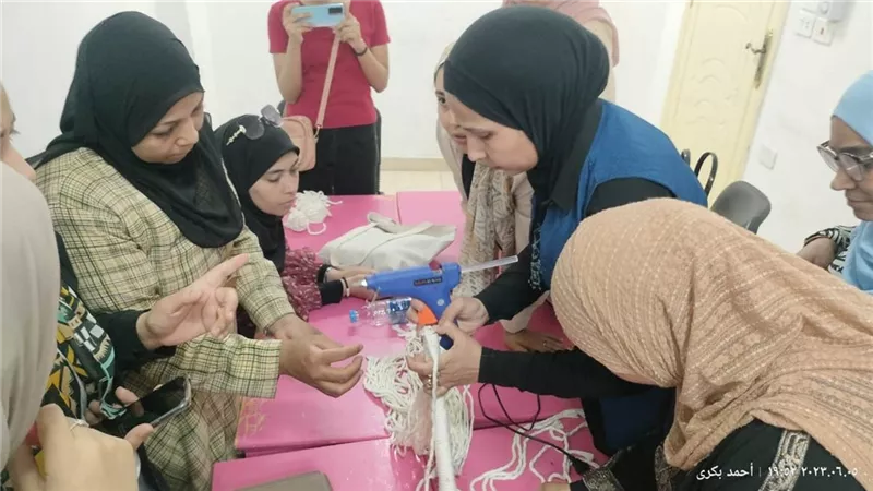 منصة أيادى مصر تواصل دعمها للمشروعات الصغيرة والحرفيين بالأقصر