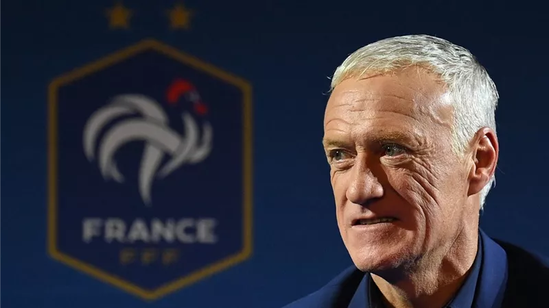 ديشامب يستبعد نجم منتخب فرنسا ويستدعى لاعب أستون فيلا
