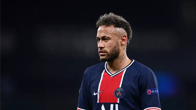 راتب ضخم.. ممثلو الهلال السعودي في باريس للتعاقد مع نيمار