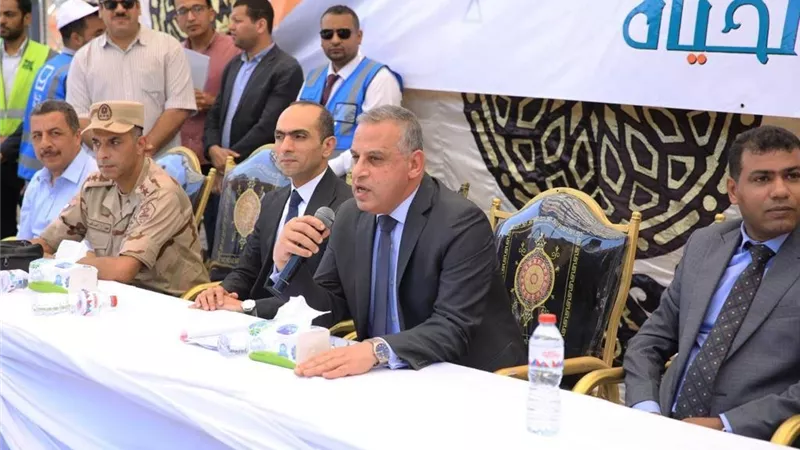 محافظ سوهاج يتفقد القافلة التنموية الشاملة لمؤسسة 