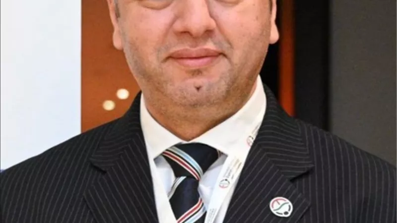 منح أستاذ بطب الأزهر زمالة كلية جمعية عموم الهند للعيون