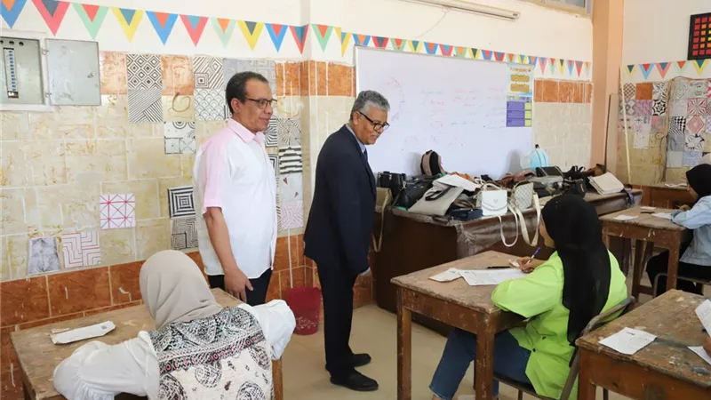 رئيس جامعة جنوب الوادى يواصل تفقدة لامتحانات نهاية العام