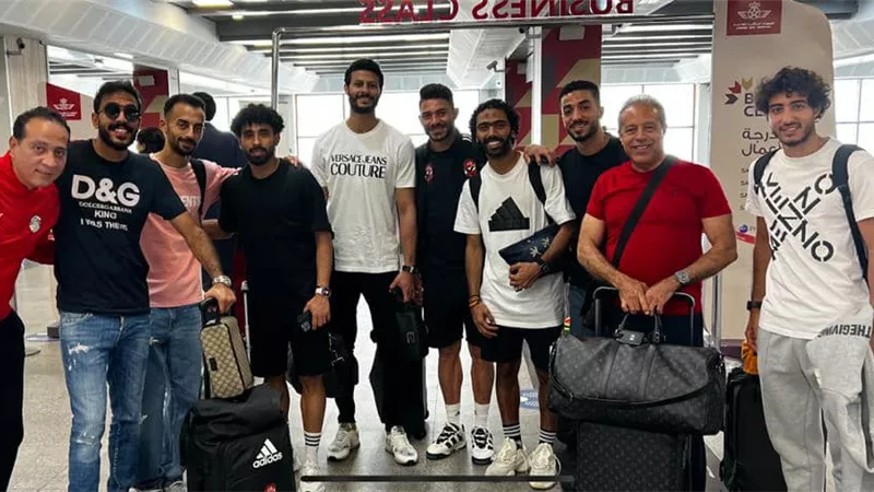 صور .. فيتوريا يستقبل لاعبى الأهلى فى مراكش بالأحضان